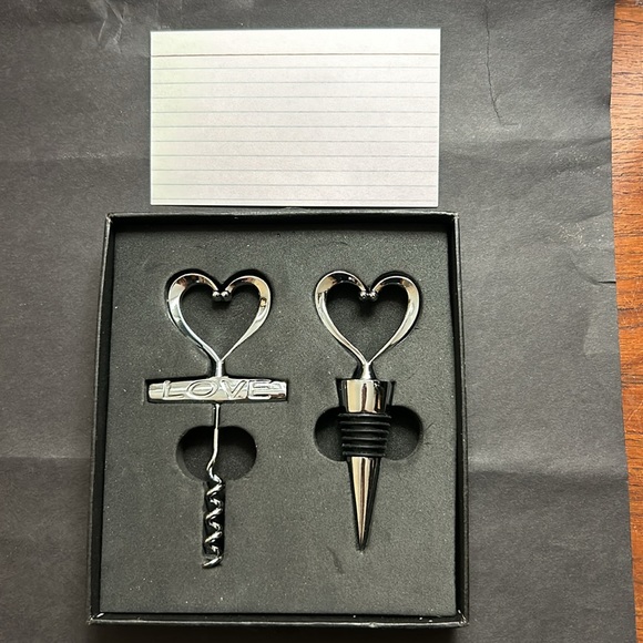 Heart and LOVE corkscrew and reusable cork set - Picture 3 of 3